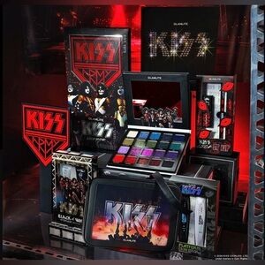 Glamlite x KISS Makeup Set
